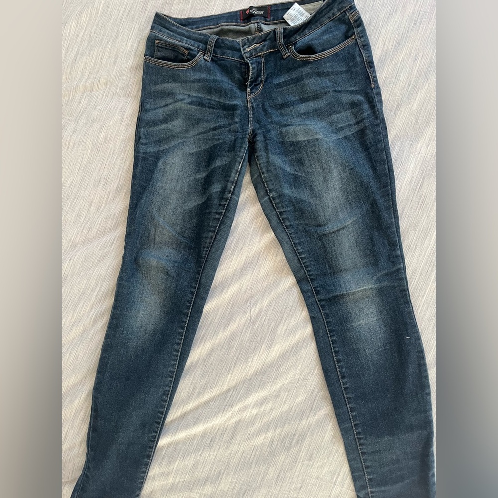 Jean Guess Mid Rise Curvy Skinny - used but Good Condition